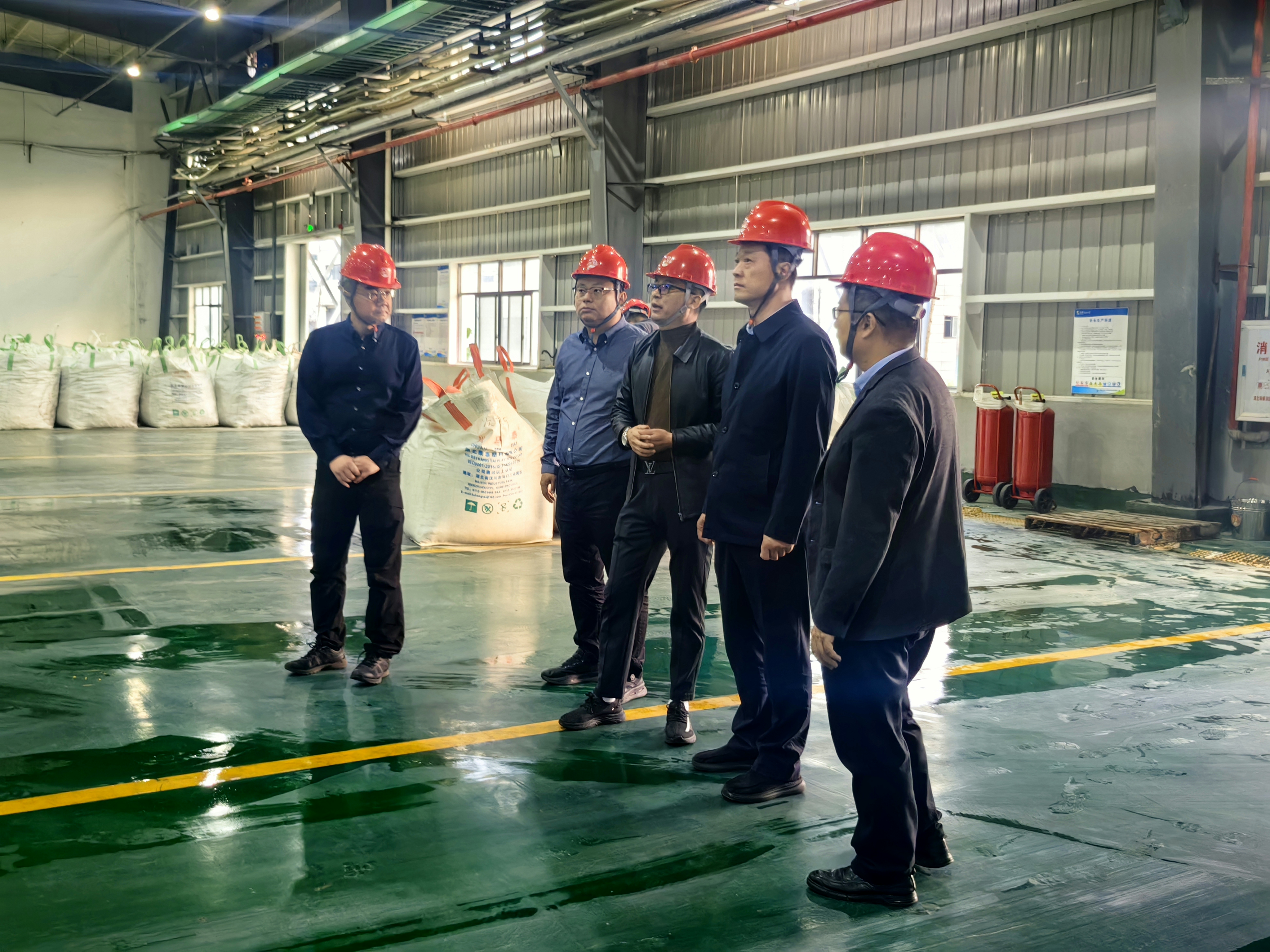 集團黨委書記、董事長王利到湖北景目環(huán)保科技有限公司調(diào)研指導(dǎo)工作